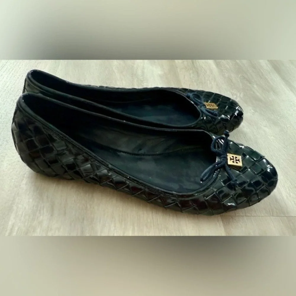 Tory‎ Burch Woven Patent Ballet Flats Womens 7.5M Black Good Gold Logo Bow